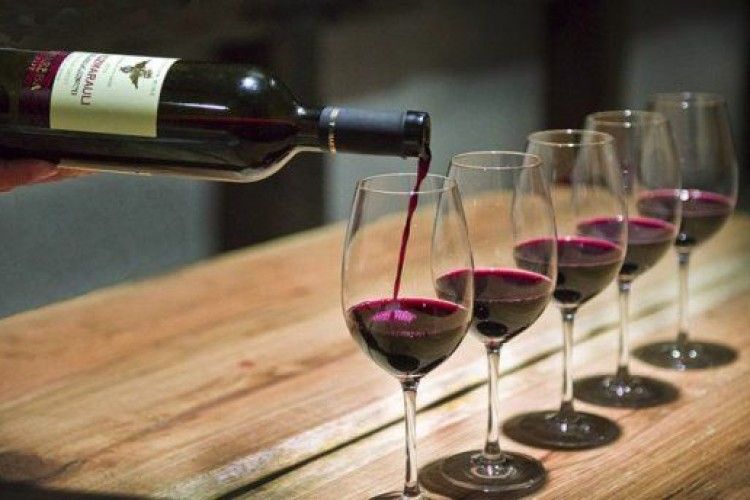 Вчені стверджують, що вино може замінити тренування