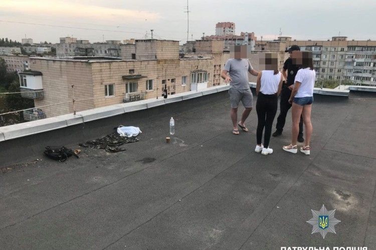 Рівненські патрульні зіпсували дітям алкогольну вечірку