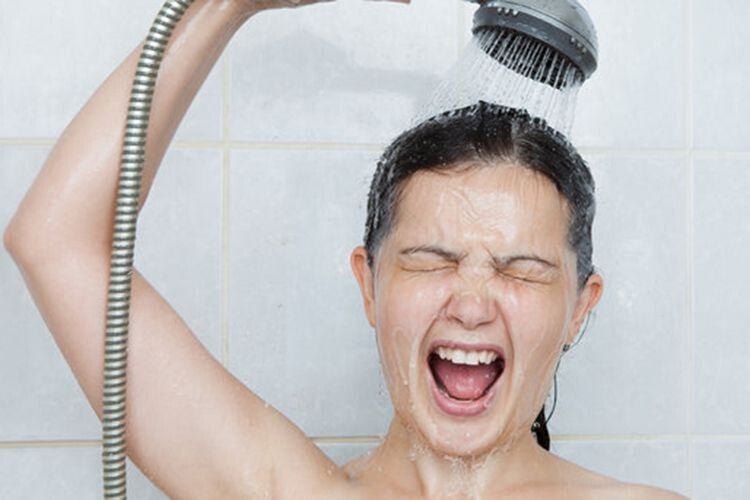 Чи безпечний крижаний душ  у спеку?