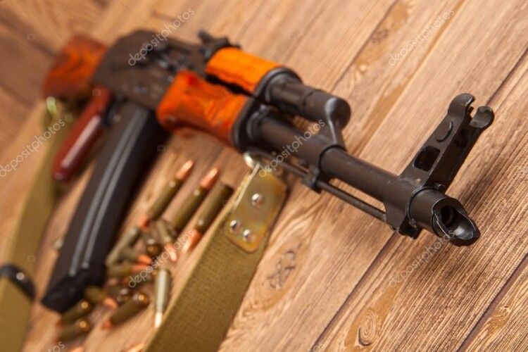 Суд обрав запобіжний захід волинянину, який викрав автомат у поліцейського