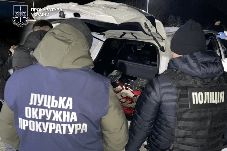 На Волині викрили рівнянина, який «торгував» посвідченнями водія