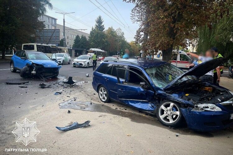 Натрощили машин: у Луцьку сталася масштабна аварія