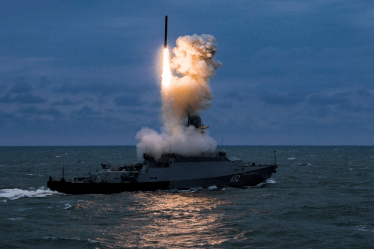 Стало відомо, скільки ракет «Калібр» росія тримає напоготові у Чорному морі