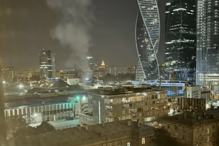 Бойовий безпілотник атакував центр москви: пошкоджено «Експоцентр» (Відео)