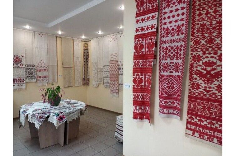 Лучанка презентувала унікальну колекцію старовинних рушників (Фото)