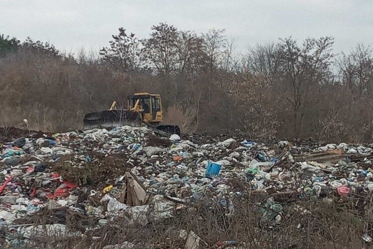 У Маневичах впорядкували сміттєзвалище (Фото)