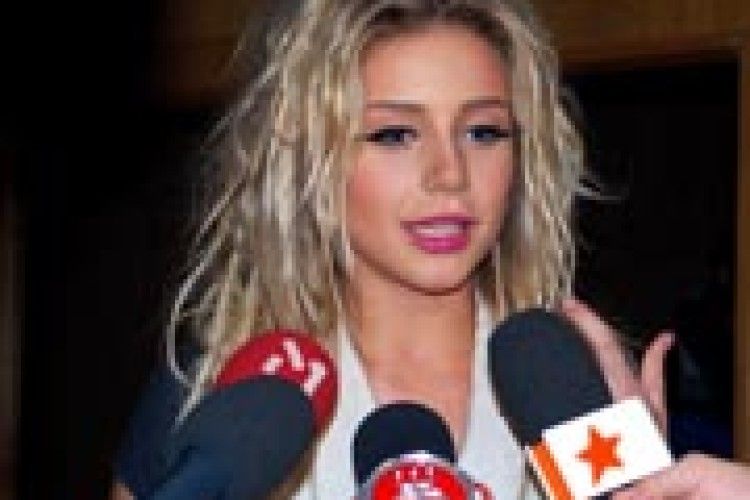 ТІНУ КАРОЛЬ ВИХОВУВАЛИ РЕМЕНЕМ