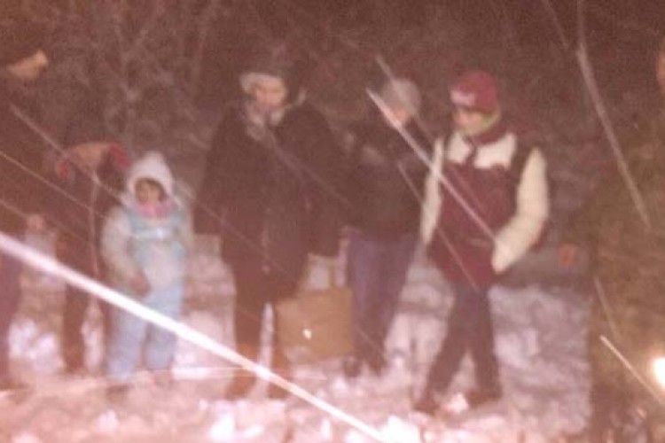 В нічну хуртовину серед поля сім’я сирійських біженців намагалася пішки дістатися до Польщі