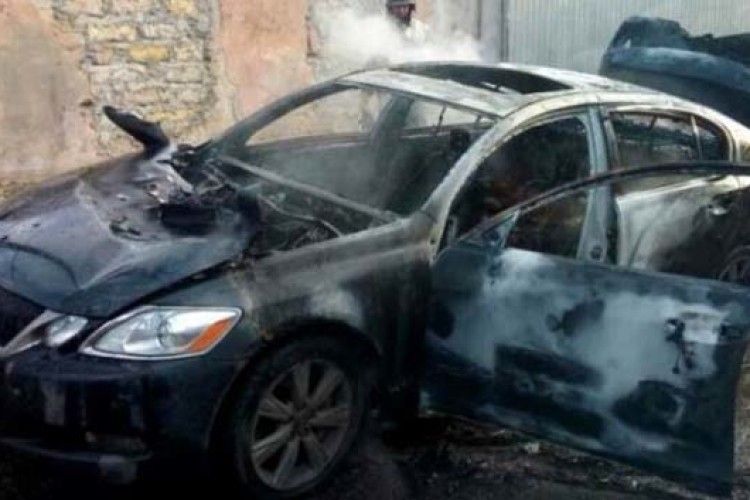 В Одесі спалили авто з бізнесменом всередині