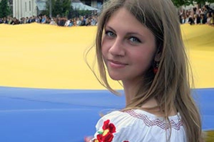 НАЙБІЛЬШИЙ ПРАПОР УКРАЇНИ РОЗГОРНУЛИ НА ВОЛИНІ