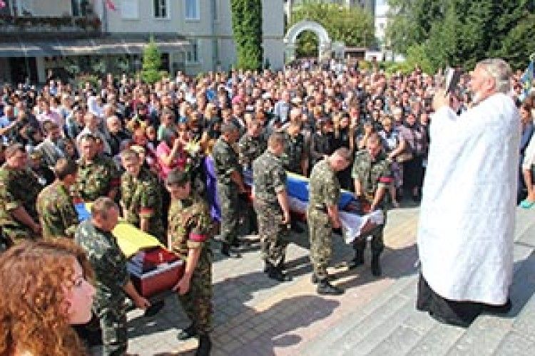 КРИВАВЕ ПРОТИСТОЯННЯ  ЗАБИРАЄ ВІД НАС НАЙКРАЩИХ