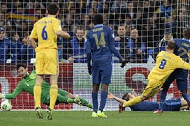 ЗОЗУЛЯ ШУЛІКОЮ ПРОЛЕТІВ НАД ФРАНЦУЗЬКИМ ГНІЗДОМ