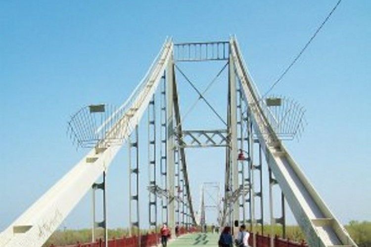 Хлопець вирішив погеройствувати, - і зірвався з мосту (фото)