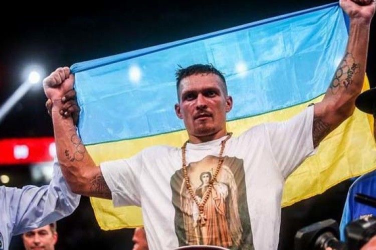 На очах американців Усик захистив пояс, відправивши суперника на поміст рингу! (Відео)