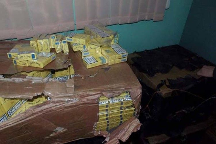 4 тисячі пачок цигарок заховали в руді
