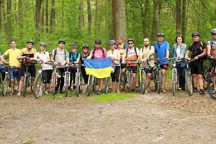 «Дикі ліси Америки Купера, старовинні замки Шотландії Вальтера Скота – чим же вони кращі за наші ліси та румовища»