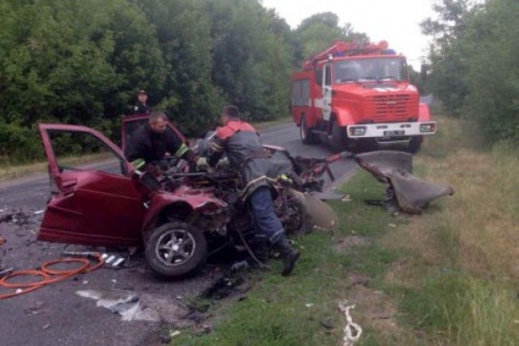 На Полтавщині бензовоз під час ДТП розірвав легковик, є загиблі (ФОТО)