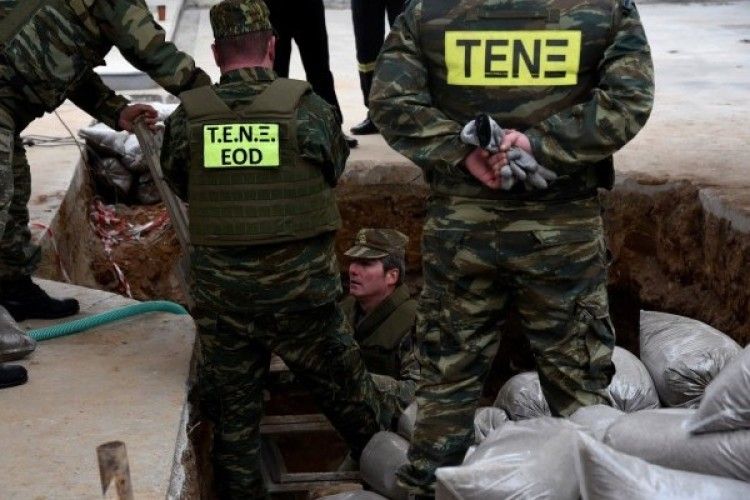 У Греції евакуюють 70 тисяч людей через авіабомбу часів Другої світової (фото)