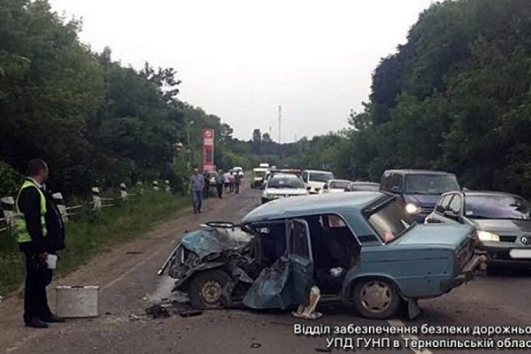 Діти відчинили двері авто під час руху і ледь не загинули (фото)