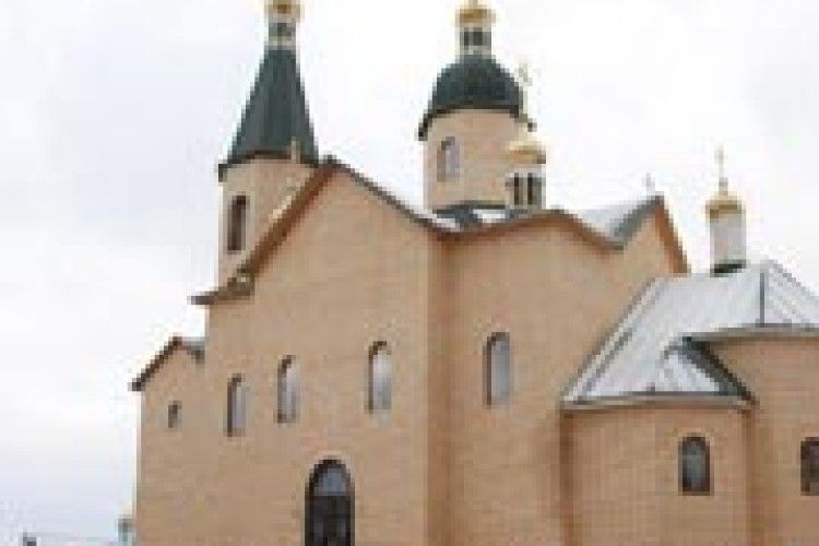 ДУХОВНІСТЬ: предстоятель УПЦ освятив нову церкву у Луцьку