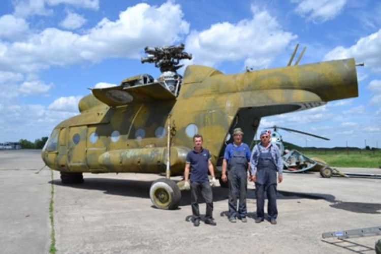 Гелікоптер з волинського музею допомагає воякам АТО (Фото)