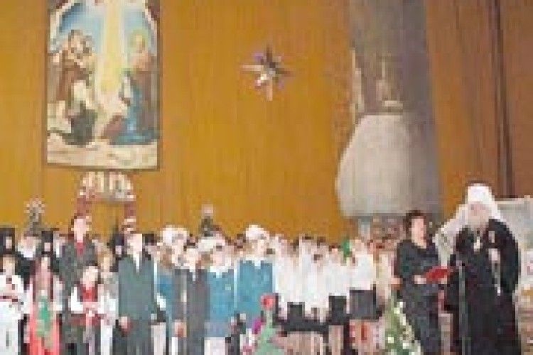«ЛЮБОВ СИРІТ ГОЛУБИТЬ І БІДНИМ ХЛІБ ДАЄ...»