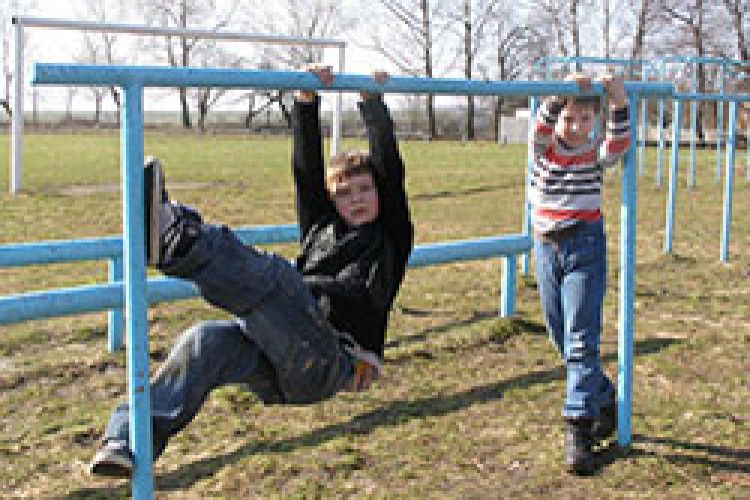 СПОРТИВНУ ЧЕСТЬ ЗАХИЩАЮТЬ УСІМ СЕЛОМ