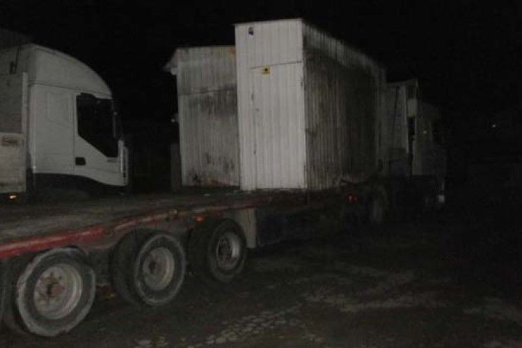 Вже й чебуреків на автостанції в Луцьку не поїмо: незаконні кіоски повивозили вночі лафетами