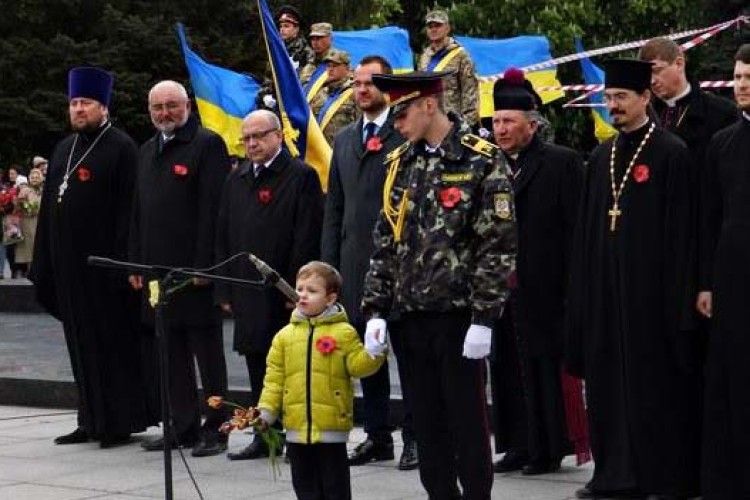 День Перемоги в Луцьку: «Хто з мечем до нас прийде – той від меча й загине» (Фото)