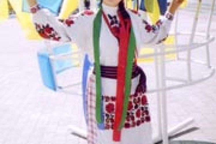 ФОТО НА КОНКУРС: побажання всім від чарівної волинянки-нареченої