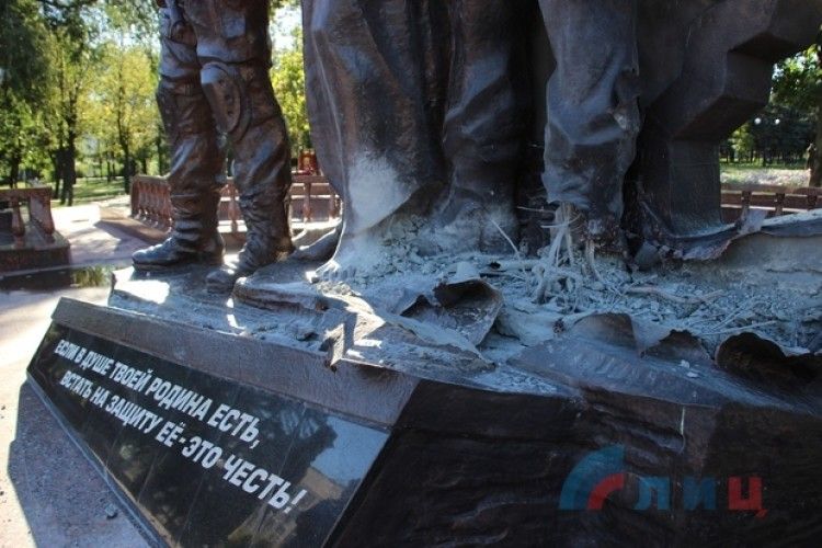 В окупованому Луганську невідомі підірвали пам'ятник загиблим бойовикам 