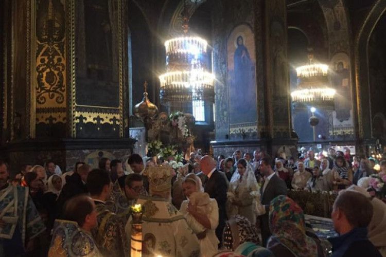 Тимошенко сьогодні охрестила онуку (фото)