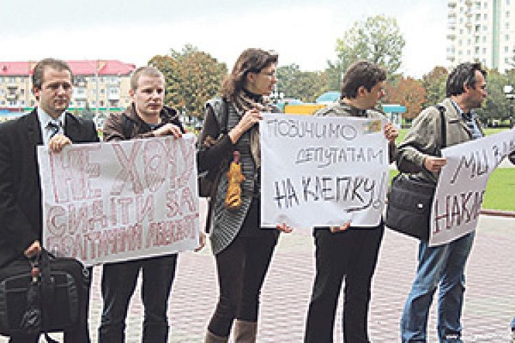 НЕ ХОЧЕМО СИДІТИ ЗА ПОЛІТИЧНИЙ АНЕКДОТ!