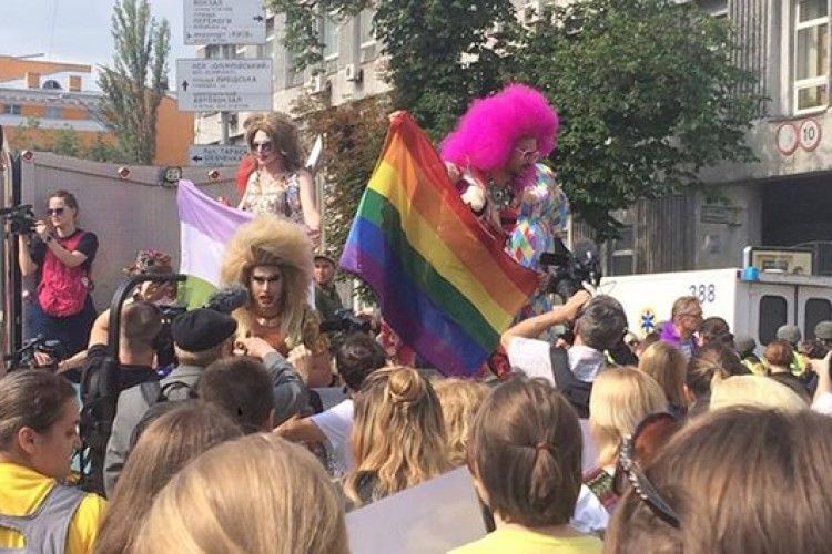 Поліція вилучила балаклави й газові балончики на Марші рівності (фото)