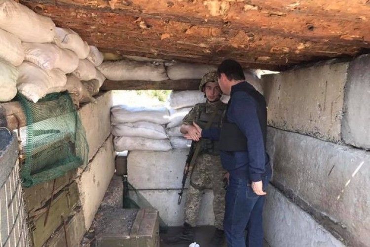 Луценко в АТО пригрозив керівникам областей, які «солодко сплять в тилу»