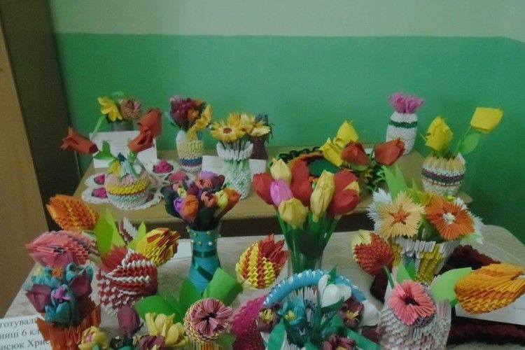 На Волині розквітли паперові квіти (фото)