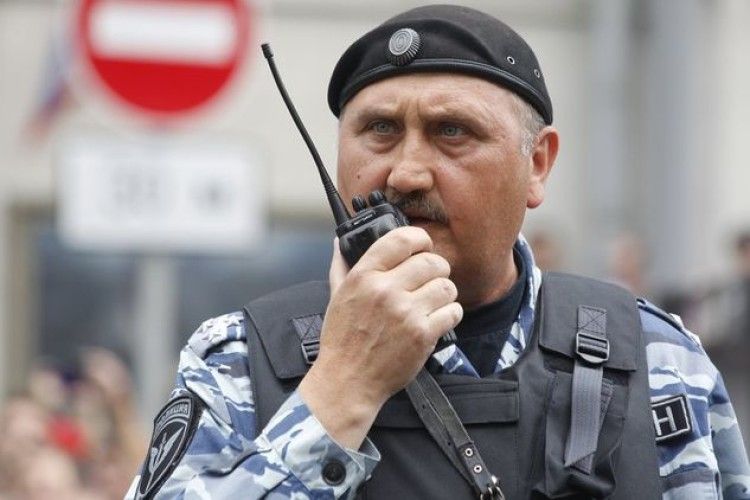 Екс-командир київського «Беркуту» вже розганяє мітинги у Москві (фото)