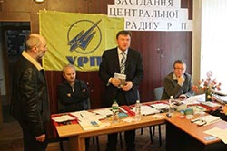УКРАЇНІ — УКРАЇНСЬКУ ВЛАДУ!