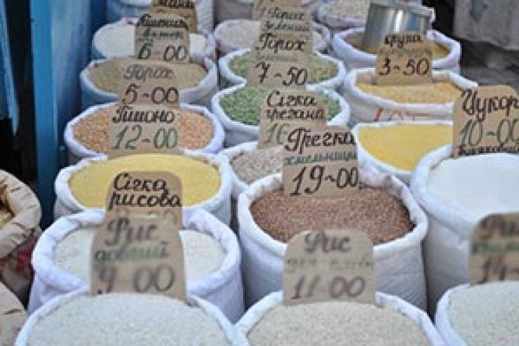 ЦІНИ ПОБІГЛИ НАВЗДОГІН ЗА ДОЛАРОМ