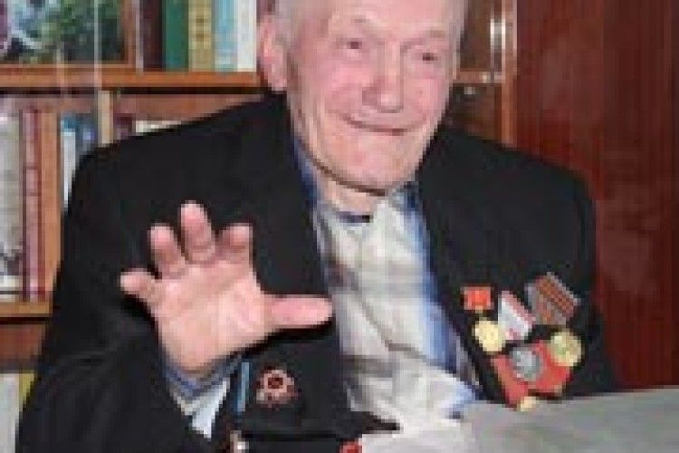 ПЕРЕЖИВ ДВА ГОЛОДОМОРИ 