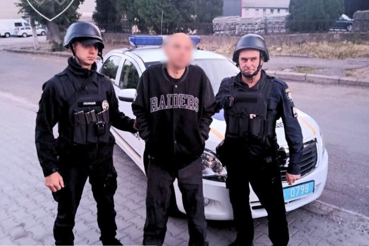 На Волині нічний візит на закритий об'єкт закінчився для чоловіка фіаско