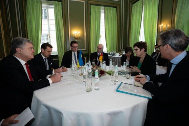 Порошенко у Мюнхені: «Україна якомога швидше має стати членом НАТО»