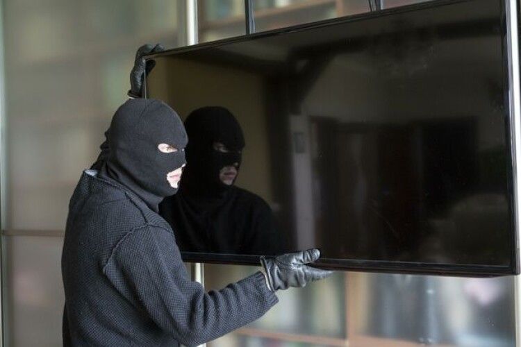 На Волині чоловік вкрав із готельного номера телевізор
