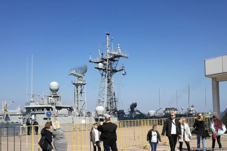 У порт Одеси зайшли два кораблі НАТО