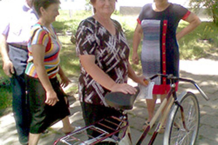 РЕДАКЦІЙНА АКЦІЯ: новий велосипед зустрічала вся школа