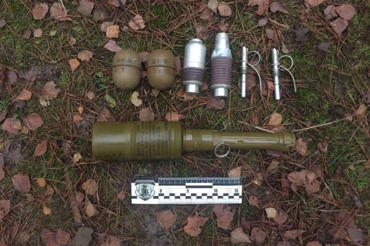 Арсенал зброї виявили поблизу польського кордону
