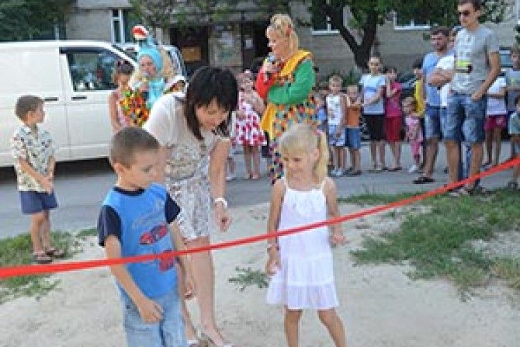НОВІ МАЙДАНЧИКИ ДЛЯ ЛУЦЬКИХ ДІТЕЙ — ВІД БЛАГОДІЙНОГО ФОНДУ «ФОНДУ ІГОРЯ ПАЛИЦІ — НОВИЙ ЛУЦЬК»*