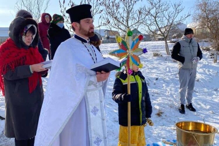 На Київщині священник Назарій Бігун дав обітницю Господові: не стригтися, поки не збудує храм