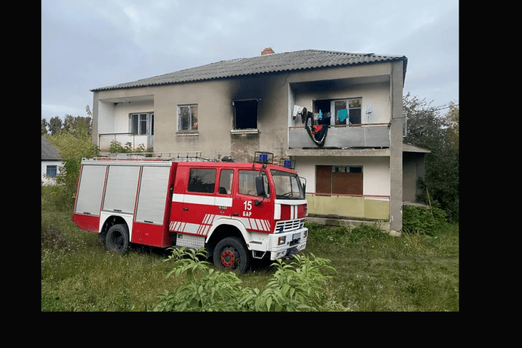 Трагедія у Верхівці: загорівся будинок, де самі перебували 6 дітей 