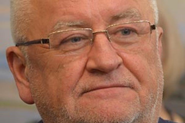 НЕ ПОБОЯВСЯ СТАТИ НА КОЛІНА ПЕРЕД НАРОДОМ